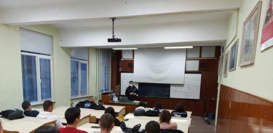 Училище, класна стая, ученици