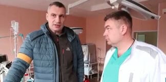 Виталий Кличко и украински лекар