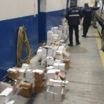 Задържани кашони с парфюми