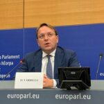 Комисар Оливер Вархеи