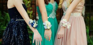 Бал, абитуриентки