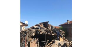 Разрушена къща в Брестовица