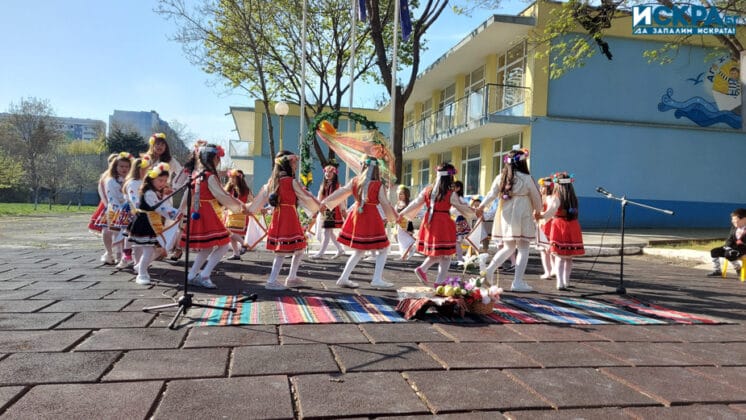 ДГ "Моряче", "Лазаруване"