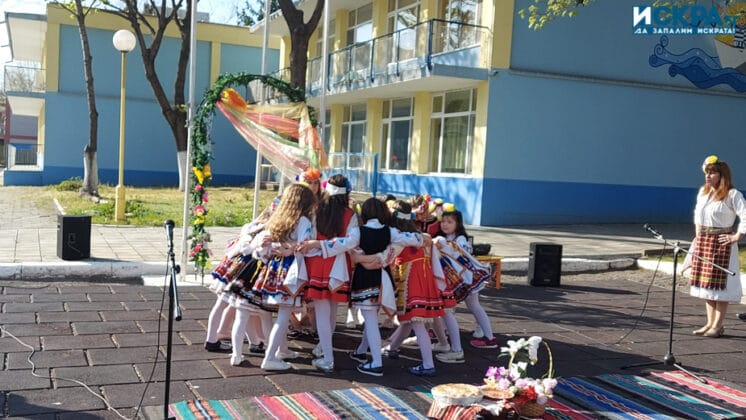 ДГ "Моряче", "Лазаруване"