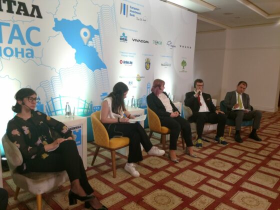 (от ляво надясно) Борислава Габровска, водещ, Весна Балтина, д-р Франк Кванте, д-р Кирил Величков