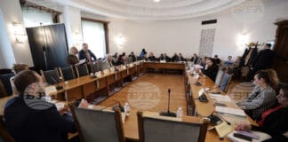 Комисията по околната среда и водите в парламента