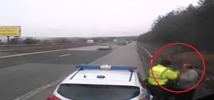 Конфликт между полицай и водач