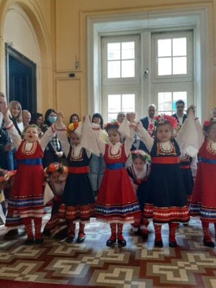 Лазарки от детска градина "Златното ключе"