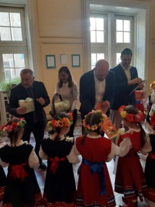 Лазарки от детска градина "Златното ключе"