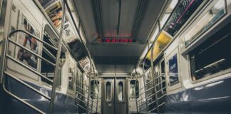 Метро, влак.