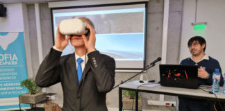 Министър Николай Денков тества новата технология