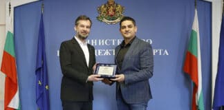 Министър Хайрула Чеку и министър Радостин Василев