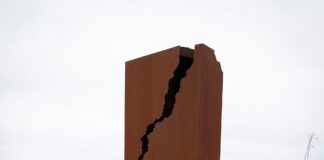 Паметник по повод годишнина от добив на газ в Грьонинген