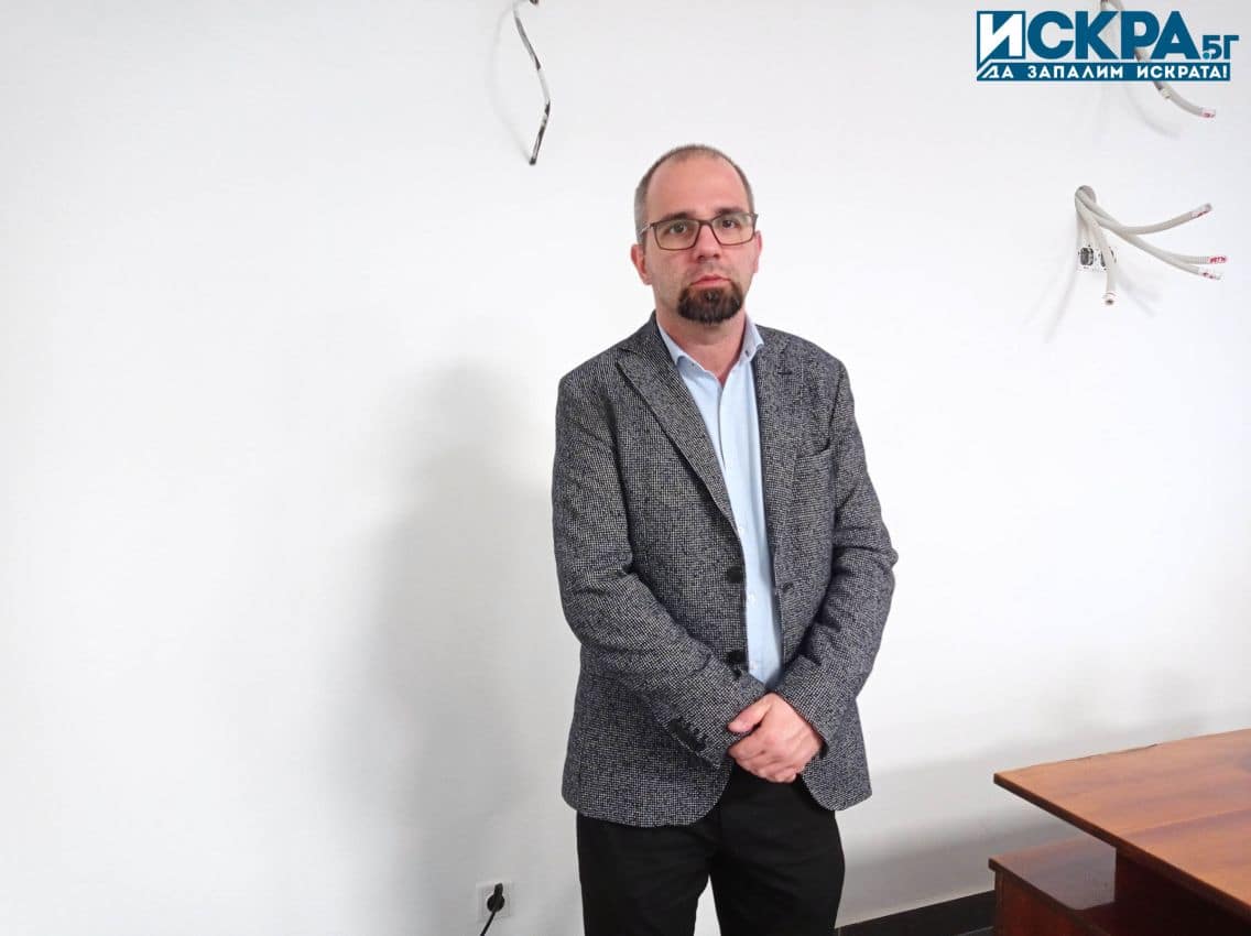 Една етническа е генезиса си партия се разцепи на две