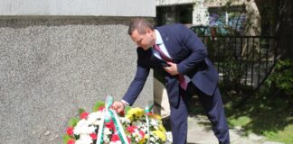 Поднасяне на венци