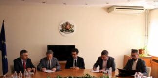 Подписване на договор