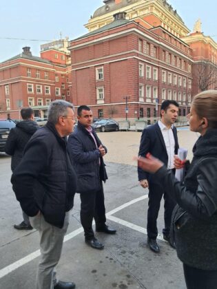 Разговор между протестиращи и премиера