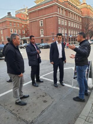 Разговор между протестиращи и премиера