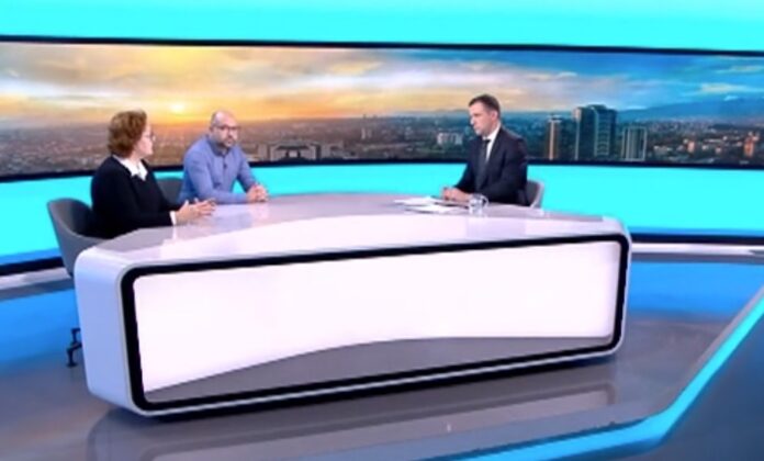 Румяна Коларова и Христо Панчугов (в средата)