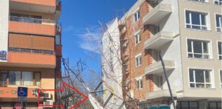 Паднало скеле