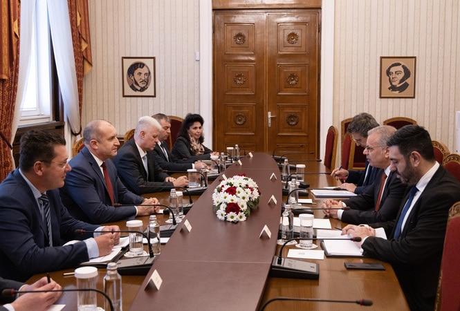 Среща между президентът Румен Радев, министър Никос Нурис и техните екипи
