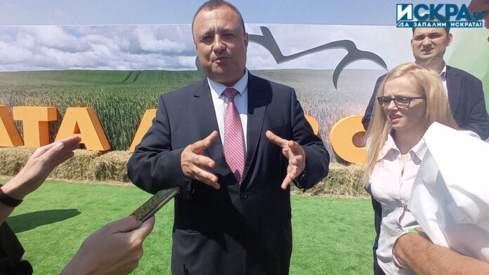 Иван Иванов