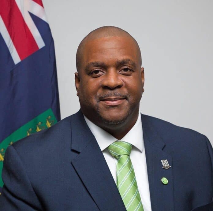 Андрю Фахи.