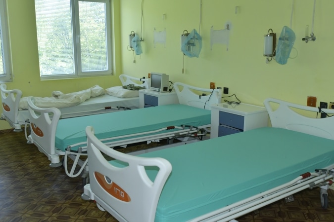 Разследват смъртта на 2-годишно дете в болница във Велико Търново,