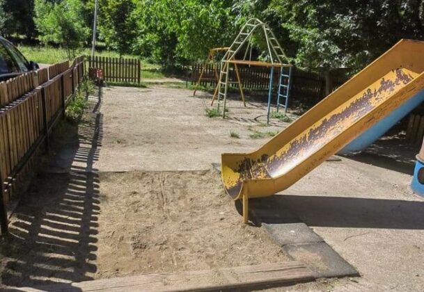 Детска площадка в междублоково пространство в Плевен