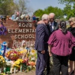 Джо Байдън и Джил Байдън в началното училище Роб, Тексас.