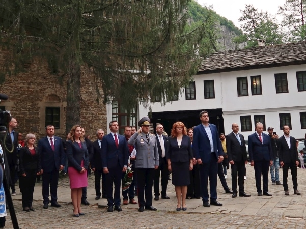 Илияна Йотова в Дряновския манастир