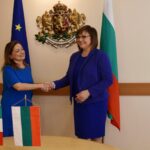 (от дясно наляво) Джузепина Дзара и Корнелия Нинова