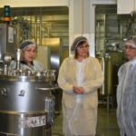 Корнелия Нинова (в средата) и Н.Пр. Хироши Нарахира