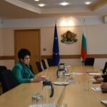 Мариана Кукушева, министър Корнелия Нинова и екипът й