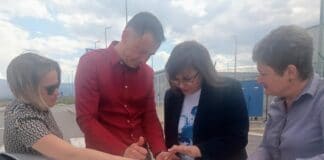 Министър Корнелия Нинова и екипът й