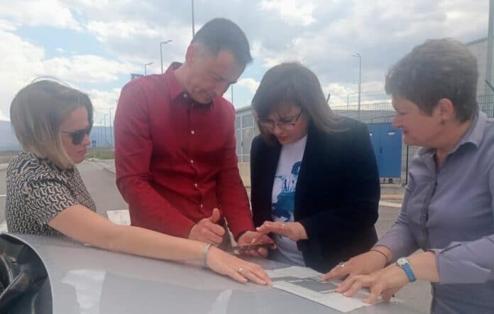 Министър Корнелия Нинова и екипът й