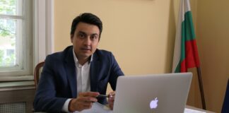 Момчил Неков