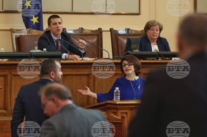 Напрежение в парламента