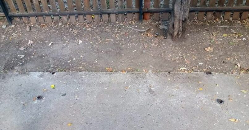 Една от отстранените пейки