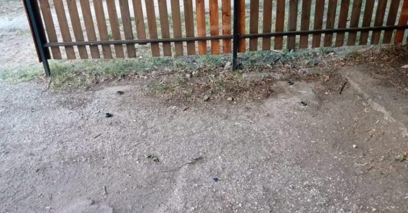 Една от отстранените пейки