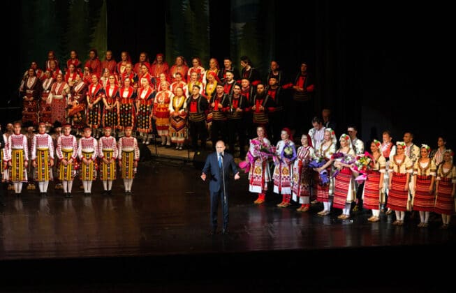 Президентът Румен Радев и Ансамбъл "Гоце Делчев"