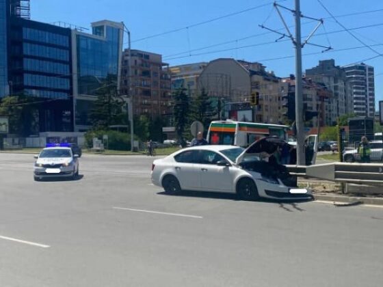 ПТП между линейка и лека кола в София
