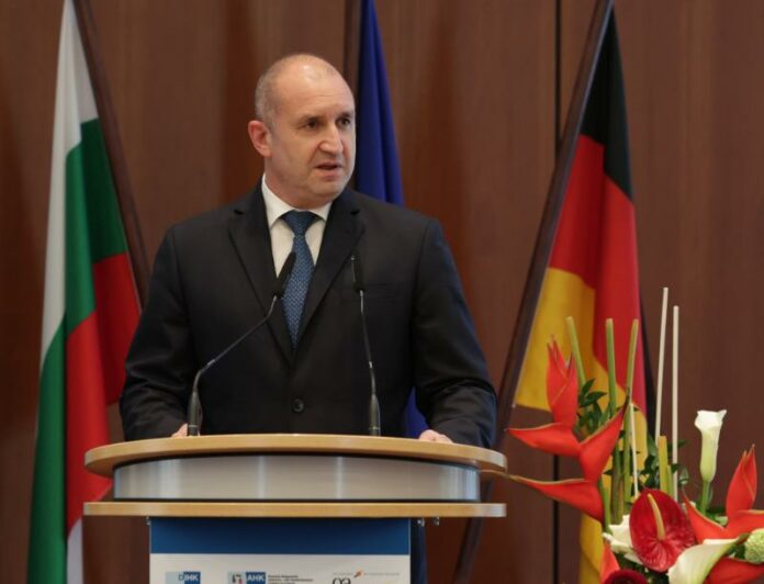 Румен Радев