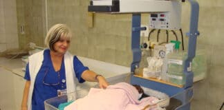 Акушерка, бебе