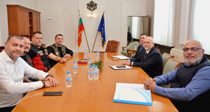 Среща между мотористи, министър Събев и екипа му