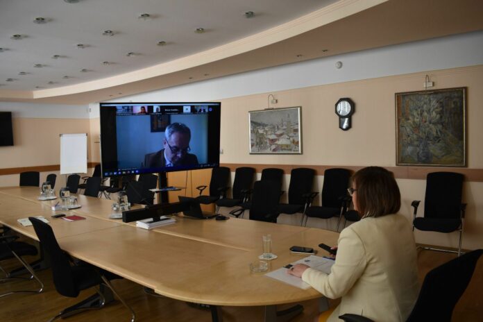 Среща на Корнелия Нинова с търговски аташета