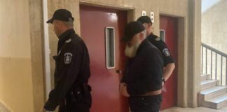 Станимир Рагевски (в средата)