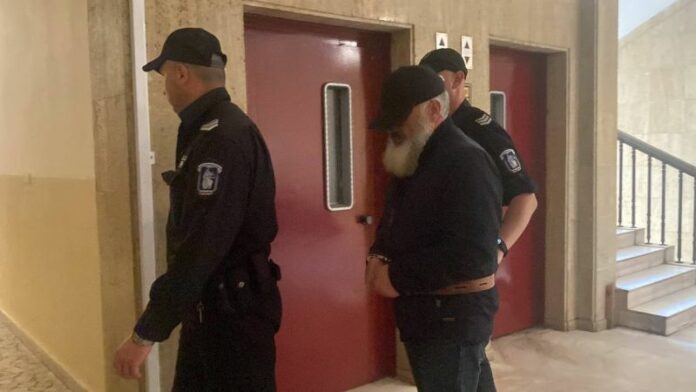 Станимир Рагевски (в средата)