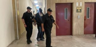 Станимир Рагевски (в средата)