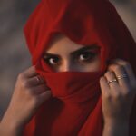 Жена, бурка